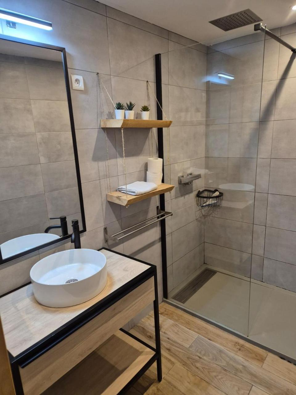 오슈 T2 Moderne Hypercentre 40M2, Au Pied De La Cathedrale 아파트 외부 사진